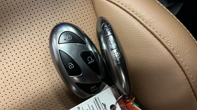 Used 2025 Phantom Black Hyundai Limited image 44