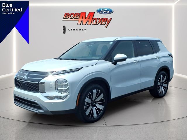 Silver 2025 Mitsubishi Outlander SUV / Crossover Front-Wheel Drive Continuously Variable Transmission
