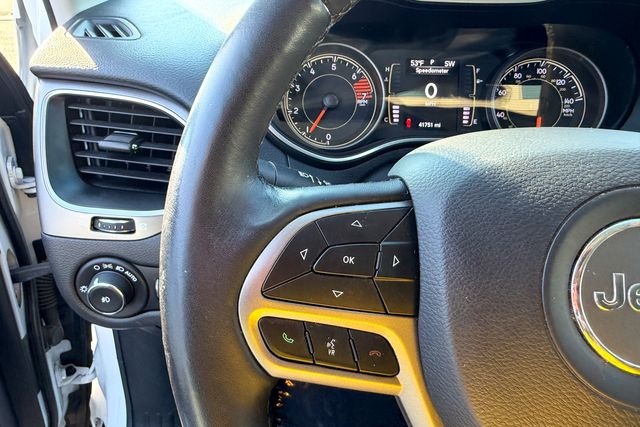 used 2020 Jeep Cherokee car, priced at $18,290