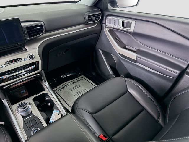 2023 Ford Explorer XLT photo
