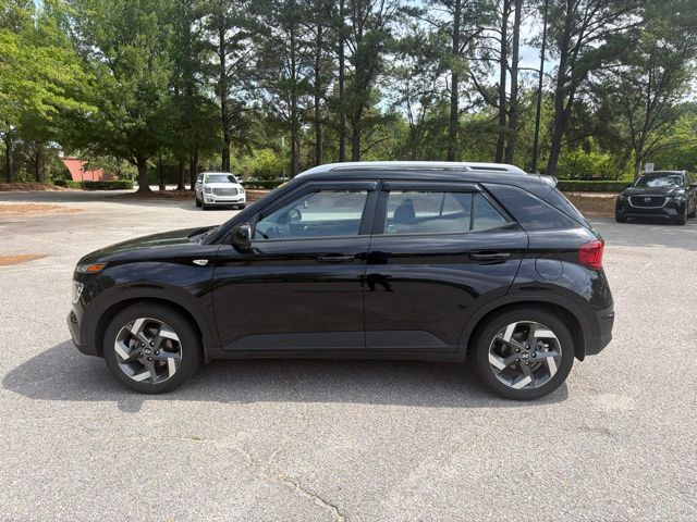 Used 2023 Black Hyundai SEL image 2