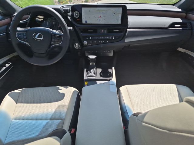 2025 Lexus ES - Image 29