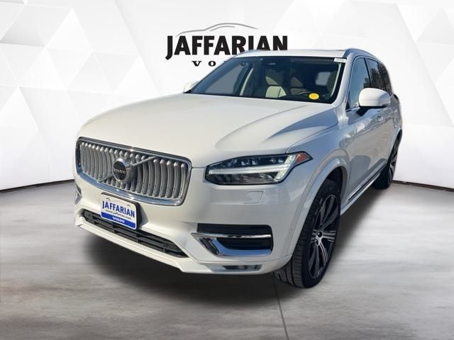 2025 Volvo XC90 B6 Plus Bright Theme 7-Passenger AWD