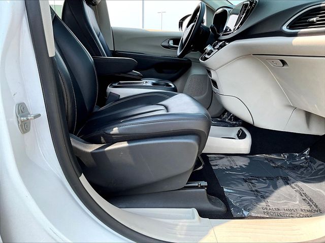 Used 2024 Chrysler Pacifica Van