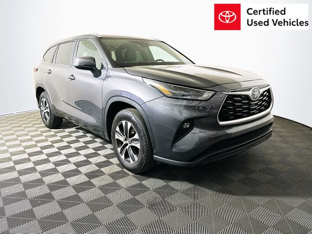Gray 2025 Toyota Highlander XLE FWD SUV / Crossover Front-Wheel Drive 8-Speed Automatic
