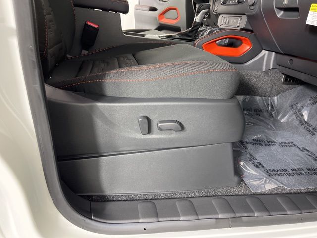 2025 Glacier White Nissan Frontier PRO-X RWD Truck