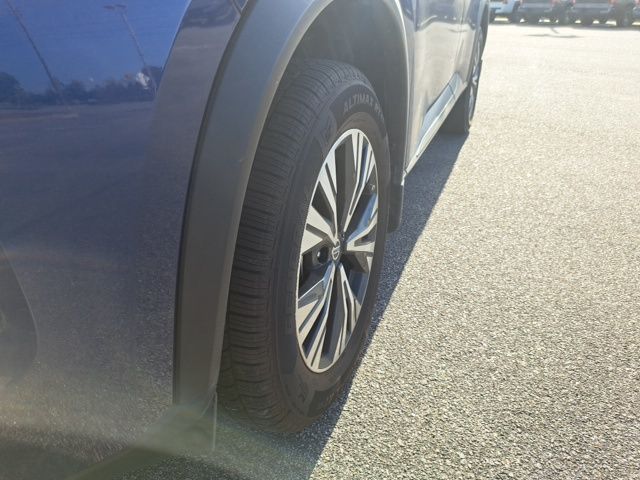 Used 2021 Blue Nissan SV image 16