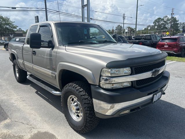 Gold 2002 Chevrolet Silverado 2500HD LS Extended Cab 4WD Pickup Truck Four-Wheel Drive 5-Speed Automatic Overdrive