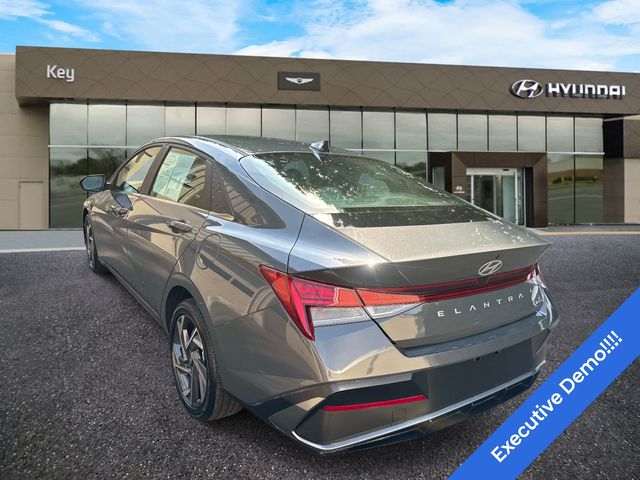 2025 Hyundai Elantra Hybrid