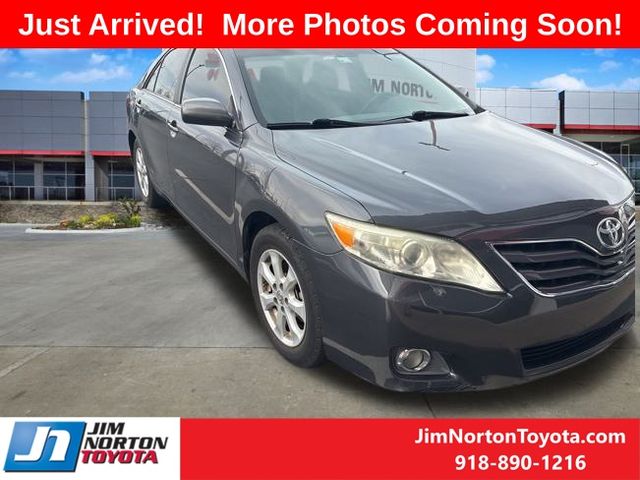 2011 Toyota Camry LE's photo