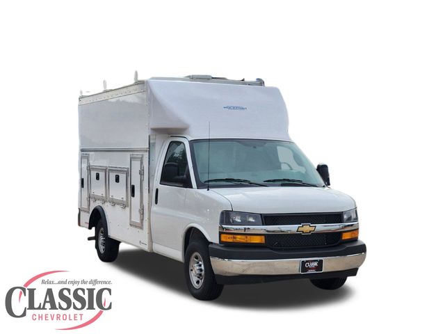 Summit White 2025 Chevrolet Express Chassis 3500 Cutaway 159 Van Rear-Wheel Drive 8-Speed Automatic