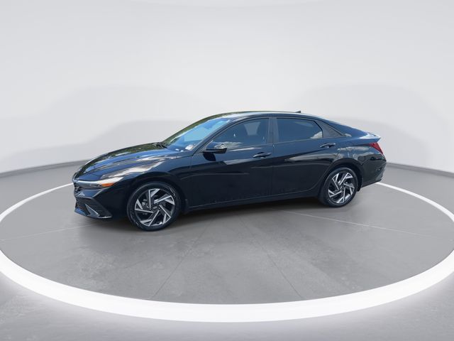 Used 2025 Black Hyundai SEL Sport image 4