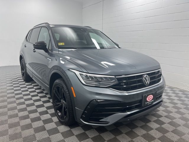 Platinum Gray Metallic 2024 Volkswagen Tiguan SE R-Line Black 4Motion SUV / Crossover All-Wheel Drive 8-Speed Automatic