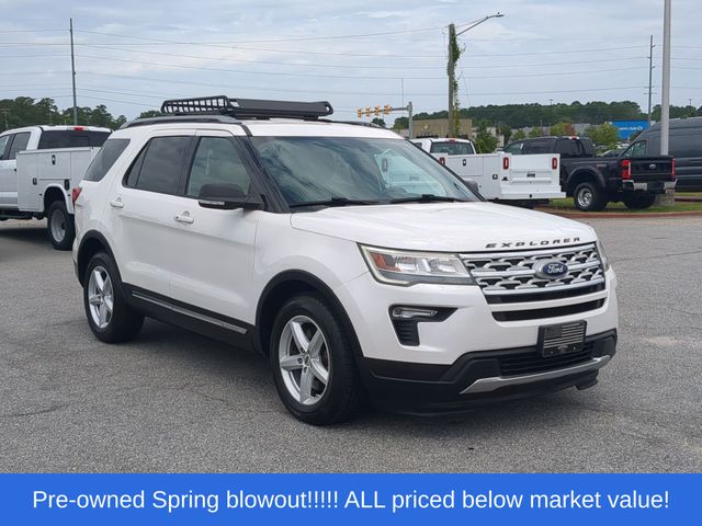 Used 2019 White Platinum Clearcoat Metallic Ford XLT image 15