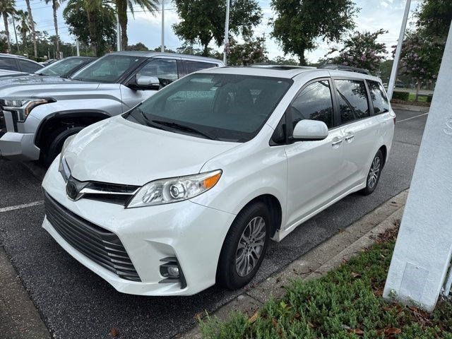 2020 Toyota Sienna XLE V6 7-Passenger Access Seat FWD's photo