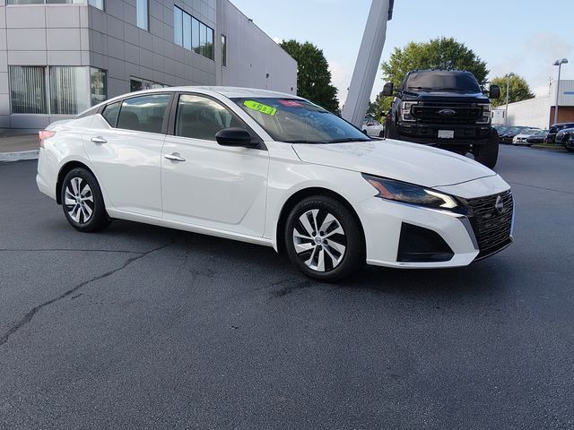 Glacier White 2024 Nissan Altima Sedan Front-Wheel Drive Continuously Variable Transmission