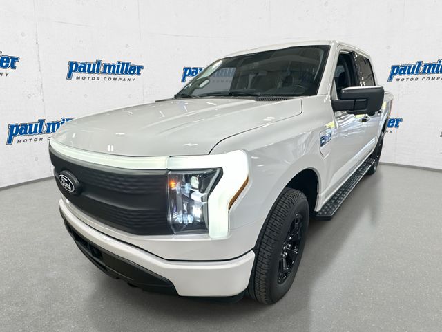 Oxford White 2025 Ford F-150 Lightning Pickup Truck All-Wheel Drive Automatic