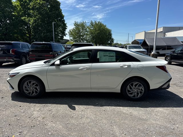 New 2026 White Hyundai Blue image 2