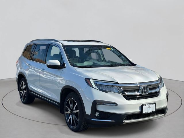 White 2022 Honda Pilot Touring AWD with Rear Captain's Chairs SUV / Crossover All-Wheel Drive 9-Speed Automatic