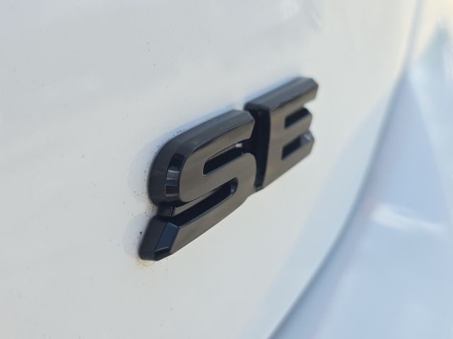 2025 Toyota Camry SE:B02318