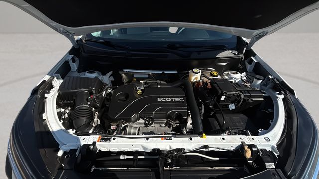 Used 2022 White Chevrolet LS image 31