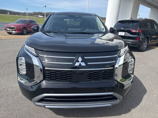 Used 2025  Mitsubishi SE image 3