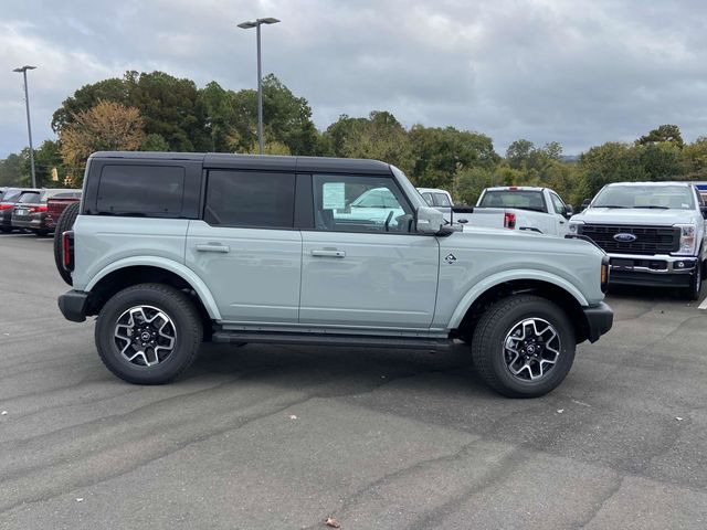 2024 Ford Bronco Outer Banks 2