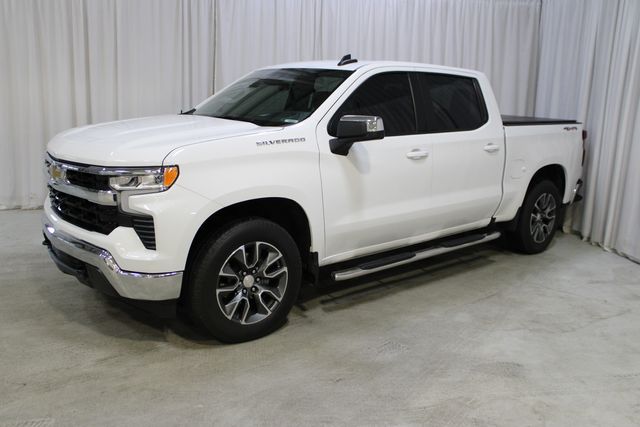 Used 2022 White Chevrolet LT image 27