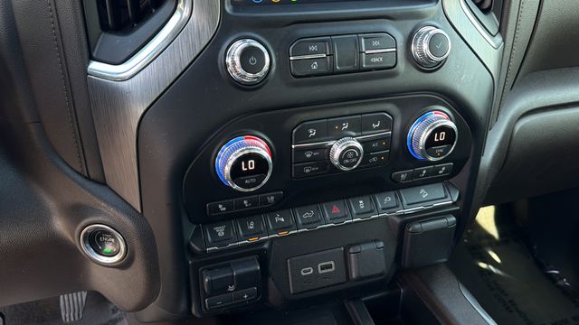 Used 2022 White GMC Denali image 32