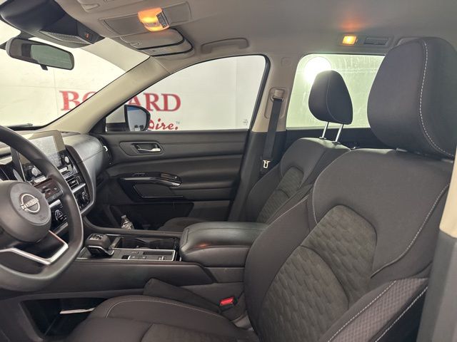 2022 Glacier White Nissan Pathfinder S FWD SUV