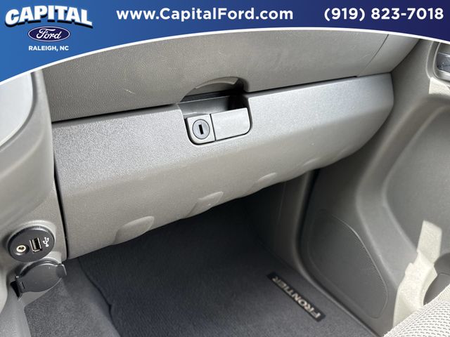 Used 2019 White Nissan SV image 27