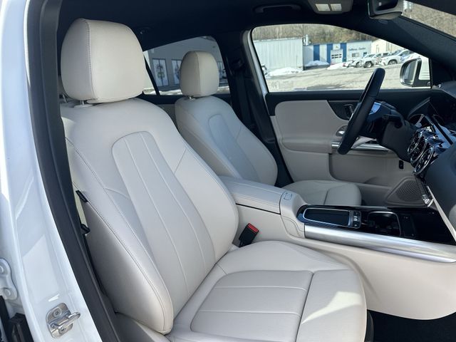 Certified Used 2025  Mercedes-Benz GLA 250 image 26