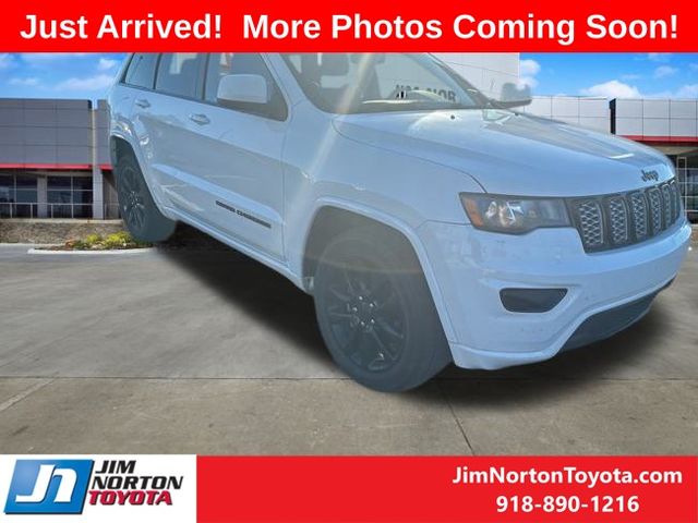 2018 Jeep Grand Cherokee Altitude's photo