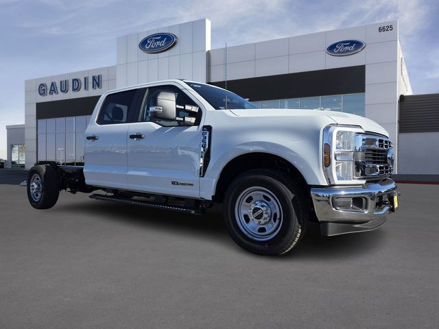 2026 Ford Super Duty F-350 Chassis Crew Cab