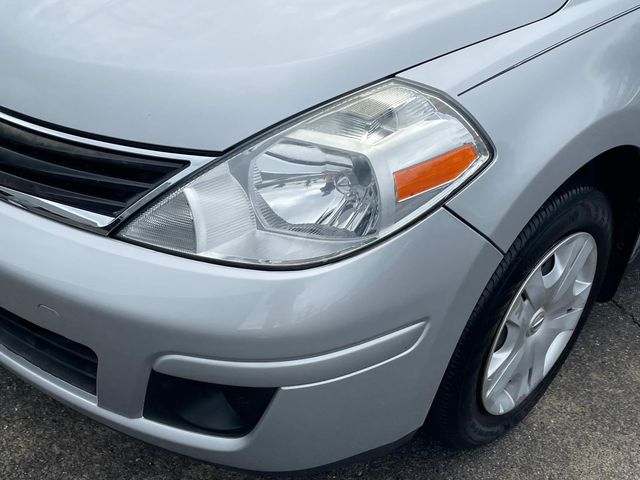 2011 Nissan Versa 1.8 S 9