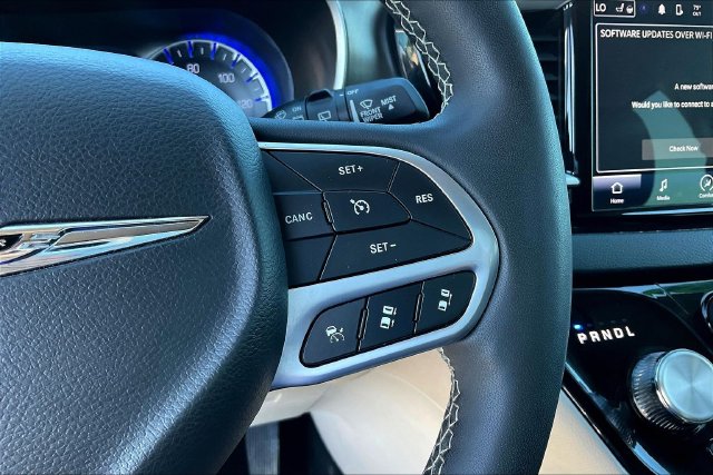 Used 2024 Chrysler Pacifica Van