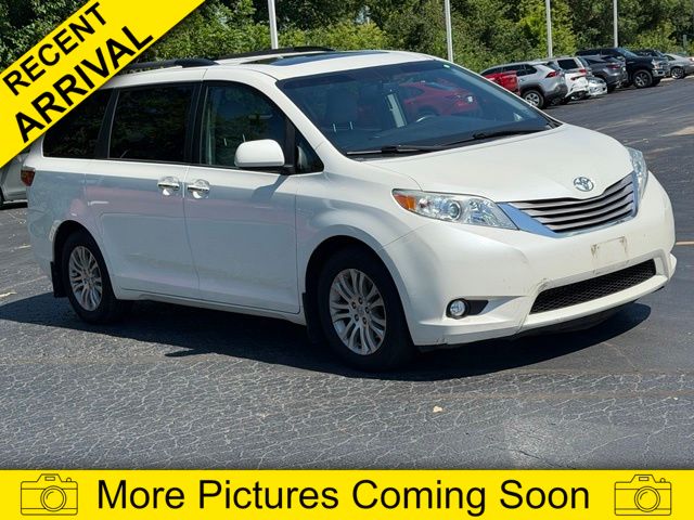 2017 Toyota Sienna XLE Premium 8-Passenger FWD