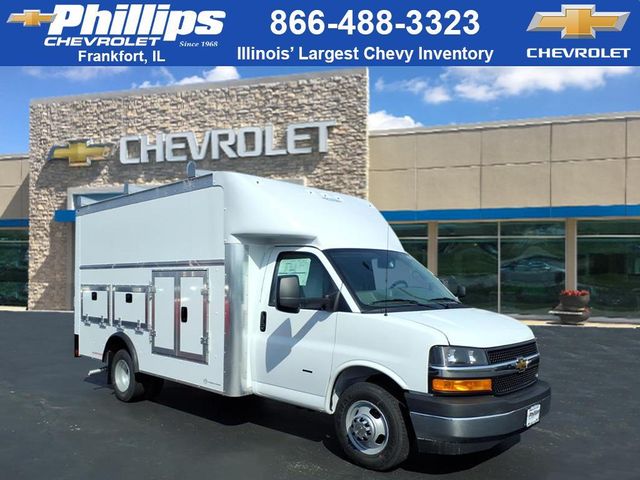 Summit White 2026 Chevrolet Express Chassis 3500 Cutaway 159 Van Rear-Wheel Drive 8-Speed Automatic