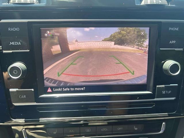 VolkswagenGolf GTI9