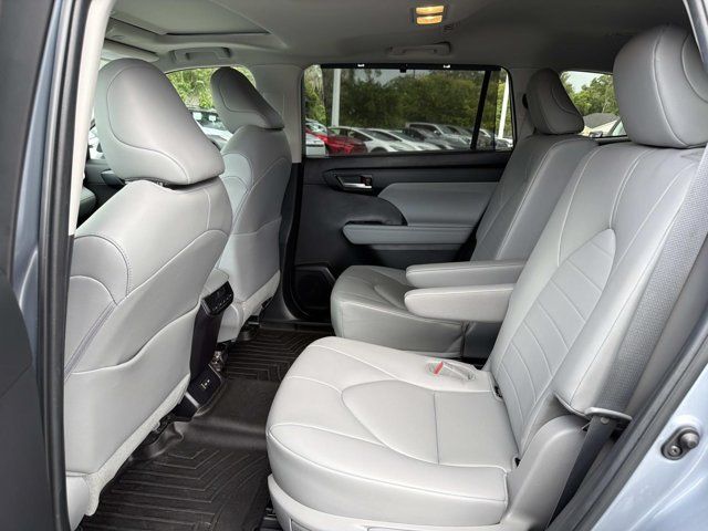 Used 2023 Toyota Highlander SUV