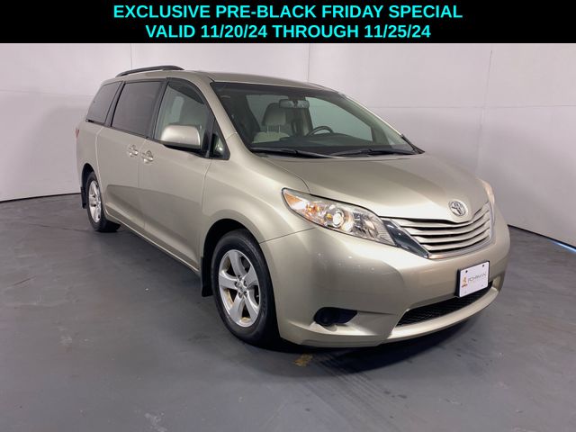 2017 Toyota Sienna LE 3