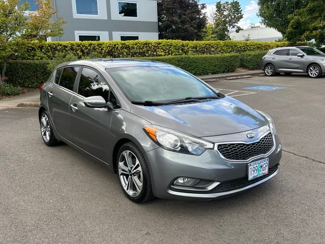 Gray (Graphite Steel Metallic) 2016 Kia Forte5 Hatchback Front-Wheel Drive 6-Speed Automatic