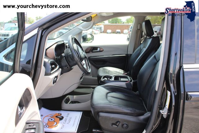 Used 2019 Chrysler Pacifica Van