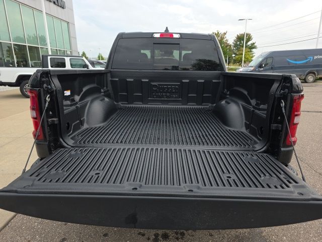 2026 Ram 1500 Big Horn/Lone Star - Diamond Black Crystal Pearlcoat exterior view 7