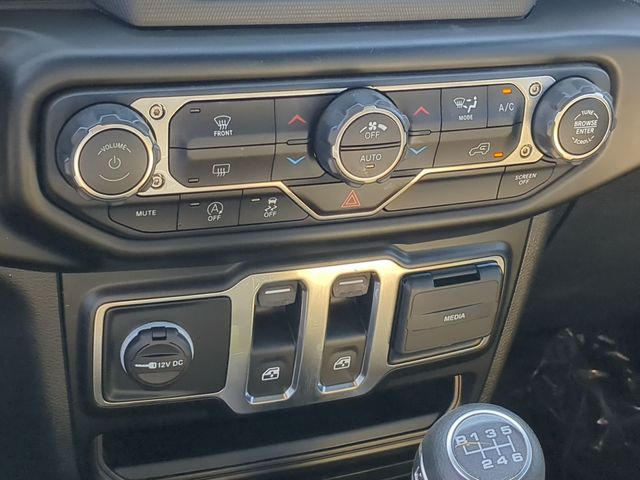 Used 2022 Red Jeep Sport S image 24