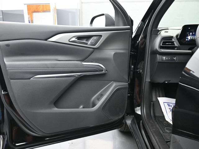 2025 Chevrolet Traverse LT photo