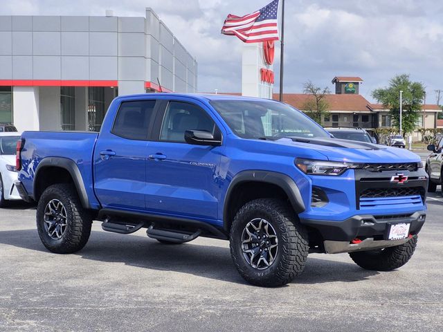 Reef Blue Metallic 2026 Chevrolet Colorado ZR2 Crew Cab 4WD Pickup Truck Four-Wheel Drive 8-Speed Automatic