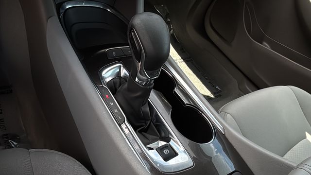 Used 2025 White Chevrolet LT image 29