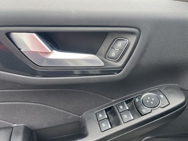 2025 Ford Escape Hybrid ST-Line:L166211