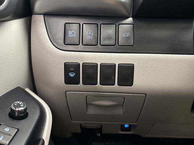 Used 2019 White Toyota XLE image 15